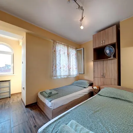 Funny-gunny To The Sea Garden Apartment Burgas City